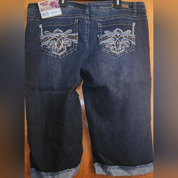 Capris - Picture 2 of 5